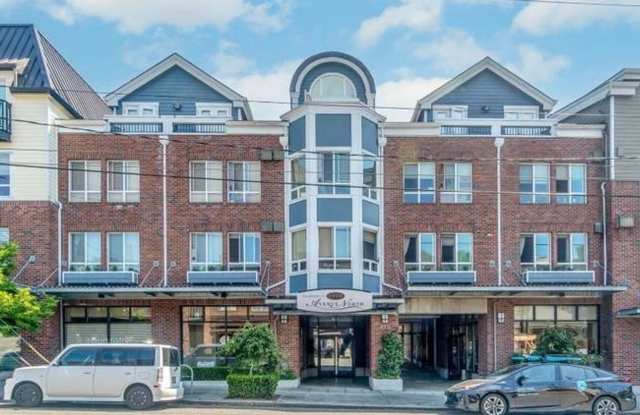 Sunny Lower Queen Anne Condo -- Move-In Bonus! Gallery 1