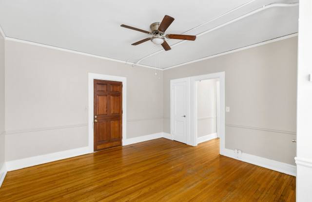Charleston Court Gallery 2