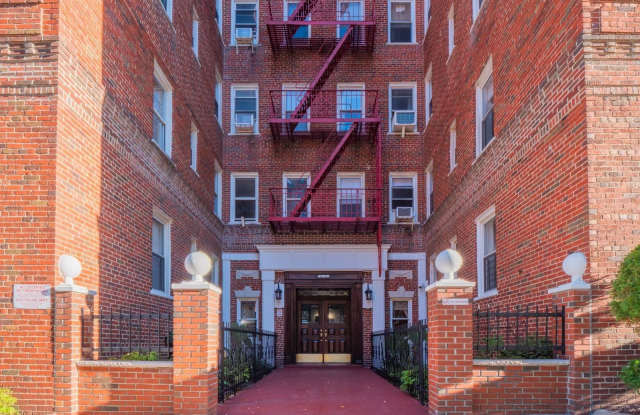 6389 Saunders Street photos photos