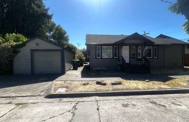** MOVE IN SPECIAL $500 OFF THE FIRST MONTH'S RENT! 2 Bedroom / 1 Bathroom Single Family Home – Prime Downtown Santa Rosa Location photos photos