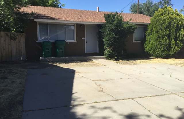 1 bedroom home with fenced yard photos photos