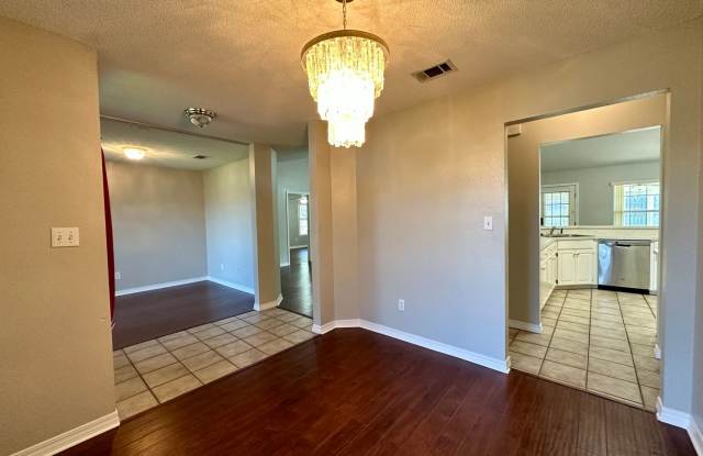 3 bedroom 2 bath home located in the Estates of Marcus Lake in Pensacola! Gallery 4