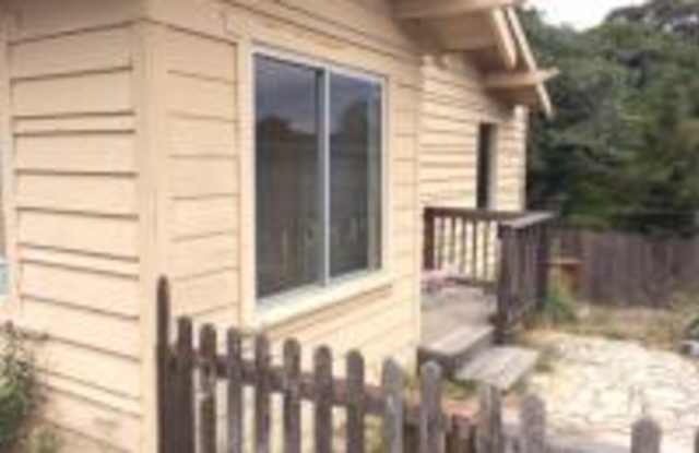 Three bedroom two bath house walking distance to MIIS. DLI and downtown Monterey photos photos