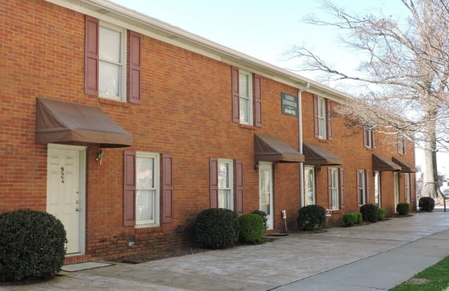 922 Wallace Wade Avenue - 922 Wallace Wade Avenue, Tuscaloosa, AL 35401
