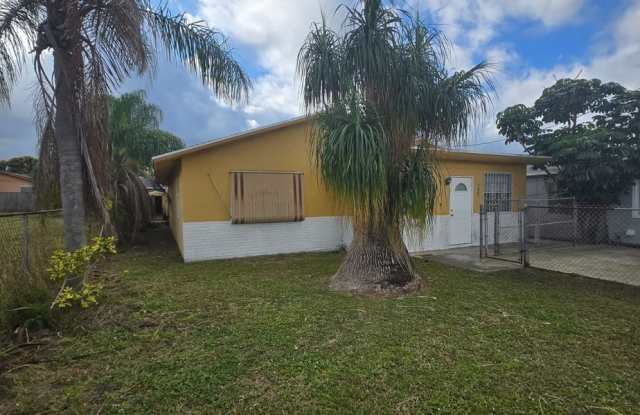 4 Bedroom 2 Bathroom Single Family House photos photos