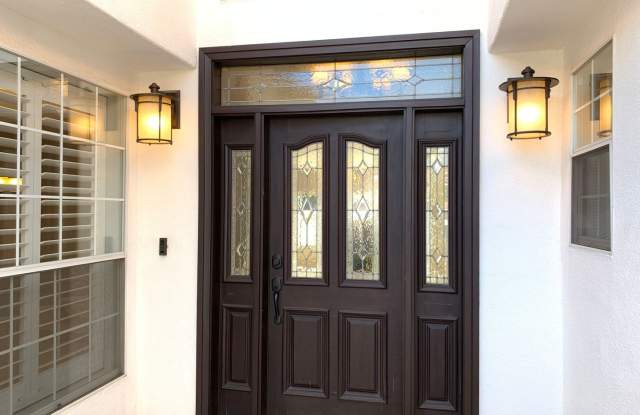 Green Valley Gem with Large Pool, 4 bedrooms, and 3 car garage Gallery 4
