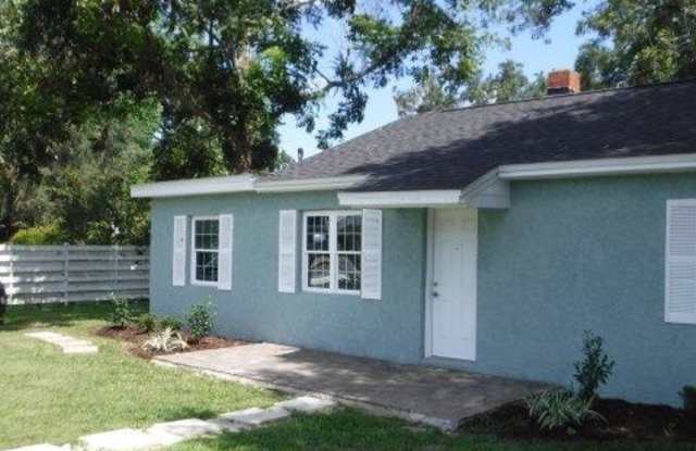 521 Wade Street - 521 East Wade Street, Trenton, FL 32693