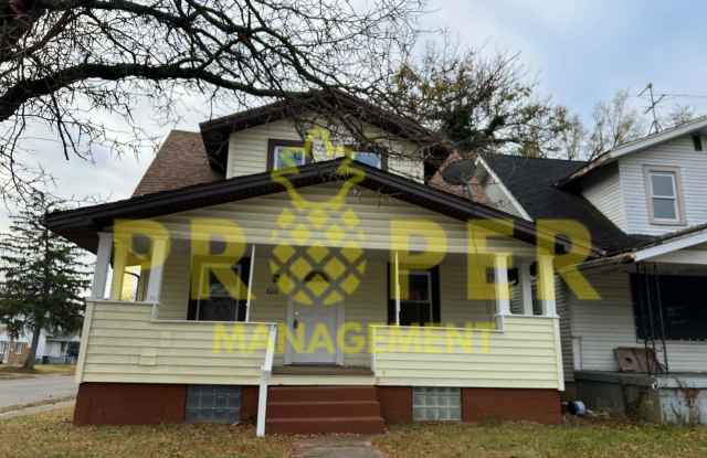 Large 2 bedrooms 1 bathroom house in Dayton for rent - 800 Kammer Avenue, Dayton, OH 45417