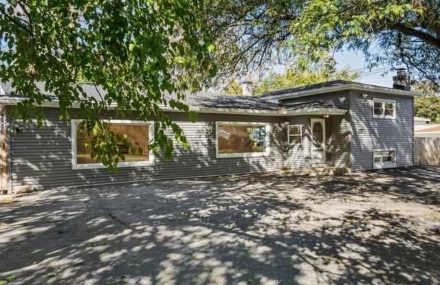 3824 Sunset Avenue - 3824 Sunset Avenue, Markham, IL 60428