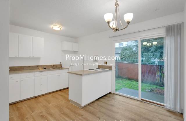 Updated Two Bedroom First Floor Unit in the Heart of Oregon City photos photos