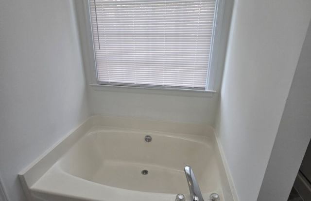 3 BR Rancher in City of Colonial Heights Gallery 4