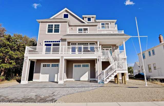 6 N Bayview Avenue Gallery 2