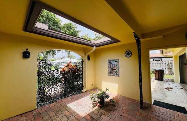 7834 Edgewater Drive Gallery 4