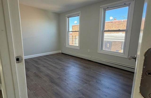 48 Hadley Avenue Gallery 2