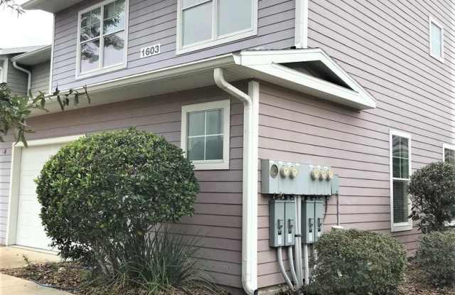 1603 NW 29th Road #4 - 1603 NW 29th Rd, Gainesville, FL 32605