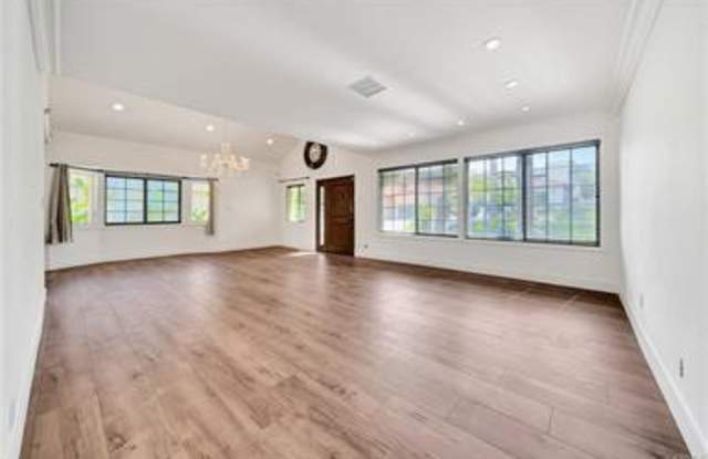 16707 Moorpark Street Gallery 2