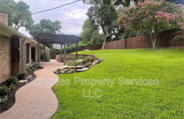 902 Woodland West Gallery 4