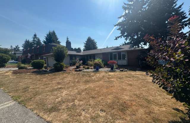 Twin Lakes 4 Bedroom 2.5 Bathroom Rambler Backed onto the Twin Lakes Golf Course! Gallery 1