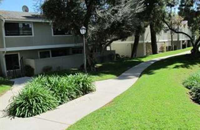 Warner Center 3+2 bedroom townhome with a private garage Gallery 1