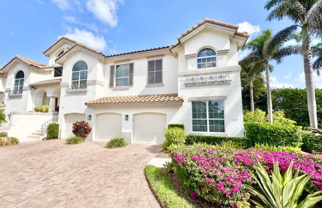 ** COLONADE ** PARK SHORE ** MOORINGS ** 3 BED 3 BATH ** ANNUAL RENTAL ** FIRST FLOOR** photos photos