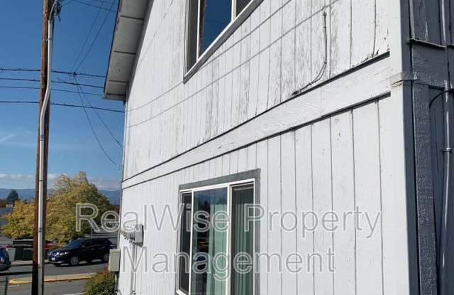 1701 NE Fairview Ave photos photos