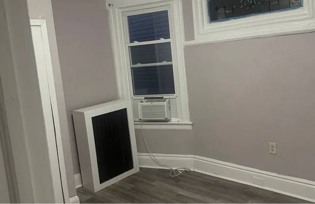 Spacious 3BR House in East Orange Gallery 3