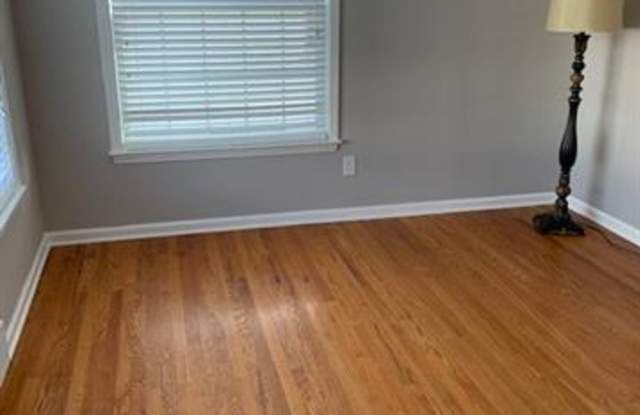 1538 CHAPIN Avenue Gallery 4