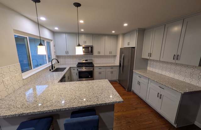 4BD/2BA Single Family Home - Remodeled in 2019, Solar Included, Minutes from De La Salle and Carondelet! Gallery 3