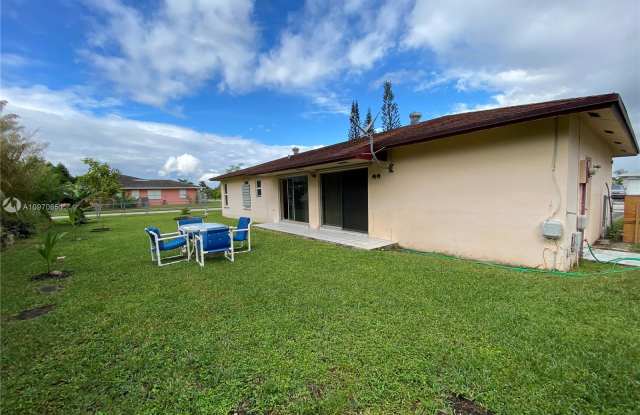 10970 SW 165th Ter Gallery 4