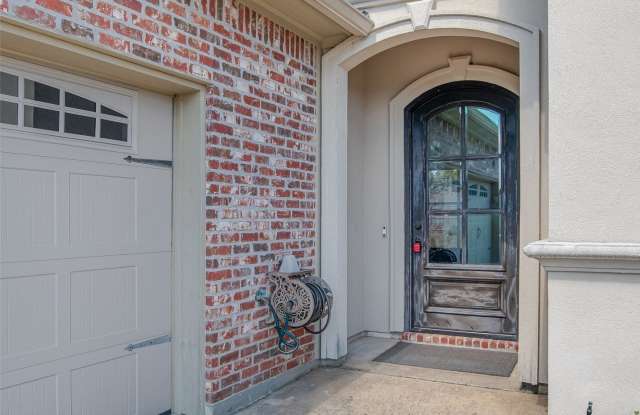 1013 Green Wood Circle Gallery 2