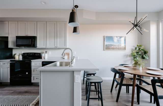 Stunning 2023 - Built Townhome near Edgewater photos photos