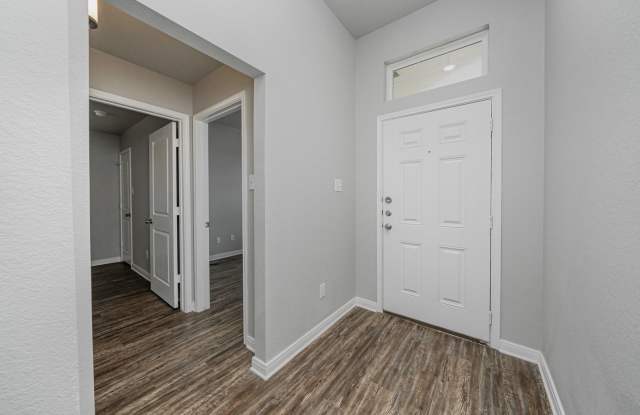 Bright & Cozy Home Gallery 4