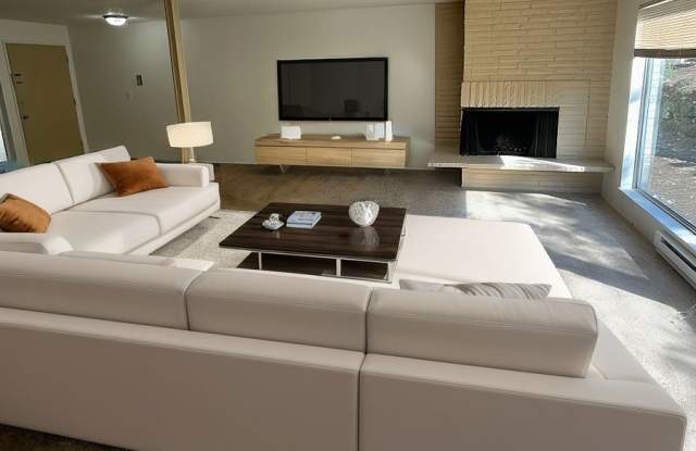 1/2 Off First Full Month! Lower Level 2 Bedroom 1 Bathroom Apartment in Tacoma Gallery 3