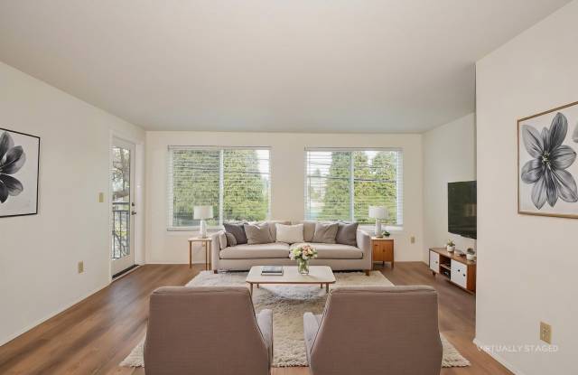 2 Bedroom 1 Bathroom w/ Deck and Parking! - 707 North 130th Street, Seattle, WA 98133