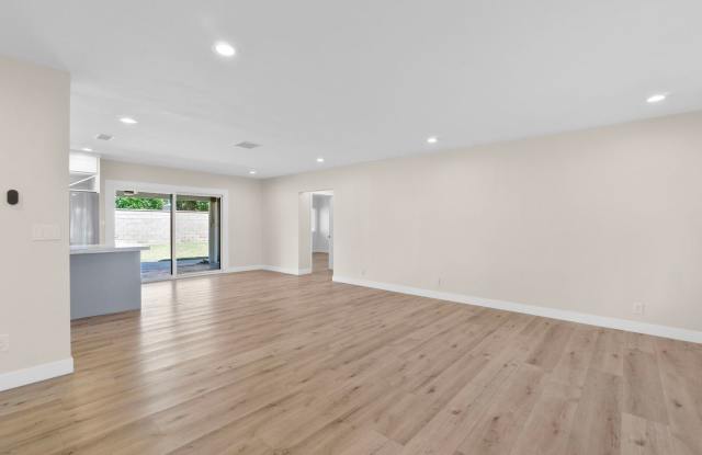 Recently Remodeled Single Family Home with Large Lot Gallery 3