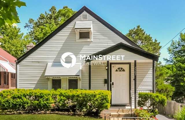 9505 Everman Avenue Gallery 1