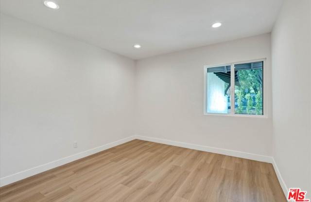 22457 Clarendon Street Gallery 3