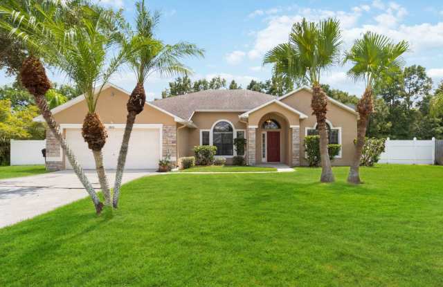 Beautiful 4/2 Pool Home w/ Fence in St. Cloud Gallery 1