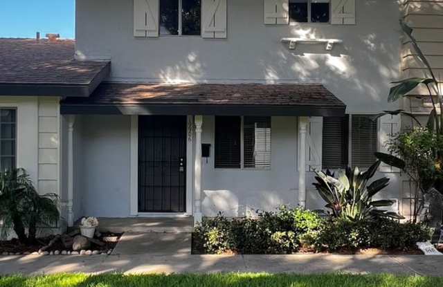 Remodeled 3 bedroom 1 and half bathroom home in Village Townhomes community Gallery 3