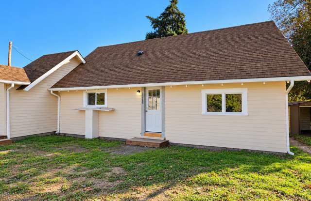 Charming 4-Bedroom Country Home with Spacious Yard & Updated Flooring! Gallery 1