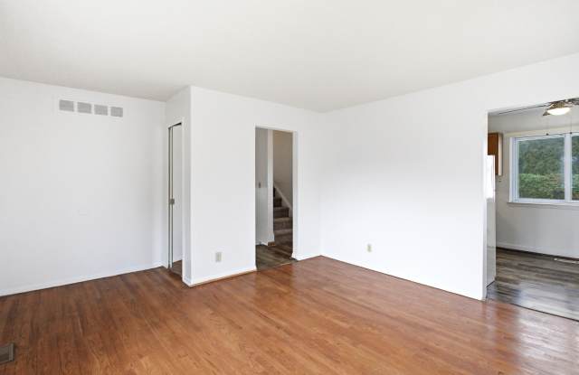 3840 Williams Street Gallery 2