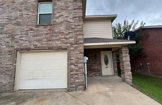 Spacious 2-Story Duplex With Private Fenced Yard Gallery 3