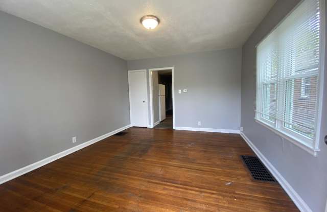 4065 Clarendon Road Gallery 4