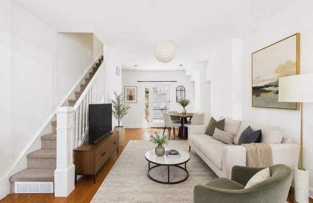 SEPTEMBER 1 3 BED/1BATH SOCIETY HILL TOWNHOUSE WITH PARKING! photos photos