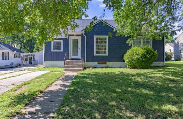 Spacious home for rent! - 437 West Elm Street, Junction City, KS 66441