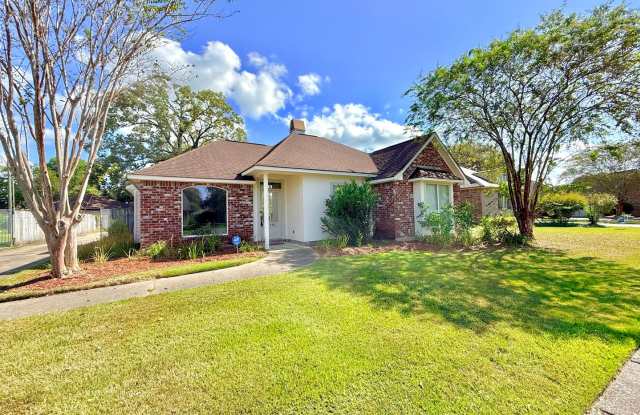 3 Bed, 2 Bath Home with Large Backyard in Fairmont Subdivision photos photos
