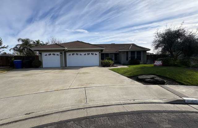 Spacious home with 3 Car Garage & Pool coming soon! Gallery 3