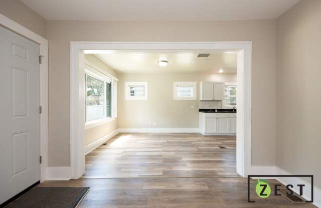 **Open House Friday October 23rd from 5:30pm to 6pm** Updated 3 Bed Home Gallery 4