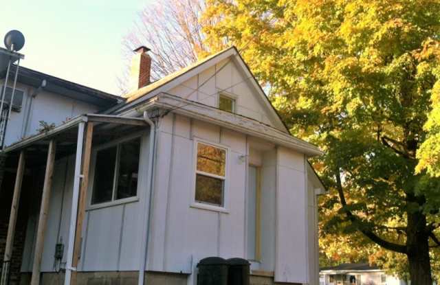 4 bedroom, 1.5 bath home on the North side: Available August 2025! - 1122 North Madison Street, Bloomington, IN 47404
