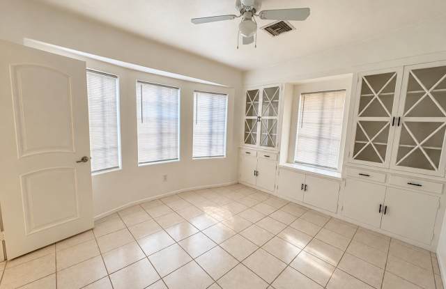 Spacious 3 Bedroom Home Available in El Centro! Gallery 4